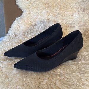 Vivaia pointed toe black aria wedges